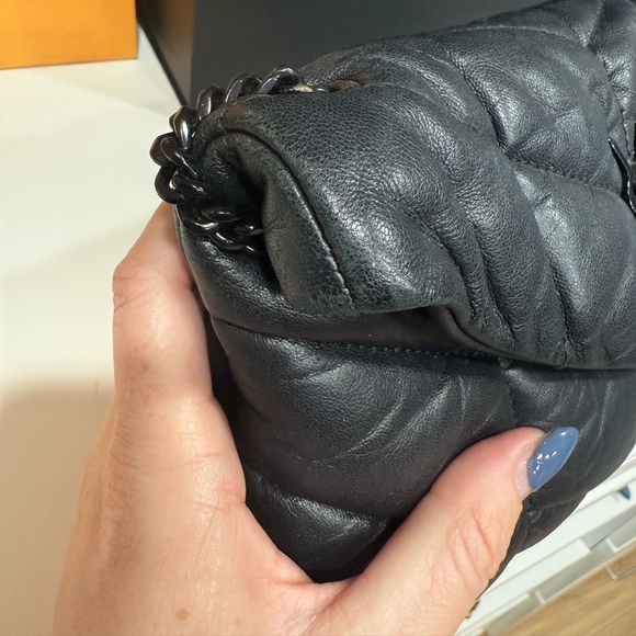 Saint Laurent Black Quilted Leather Lou Lou toy crossbody bag - Picture 7 of 16